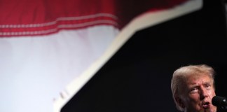 El candidato presidencial republicano, el expresidente Donald Trump, habla en la Cena Lincoln Reagan del Partido Republicano de Minnesota, el viernes 17 de mayo de 2024, en el Saint Paul RiverCentre de St. Paul, Minnesota. (AP Foto/Abbie Parr)