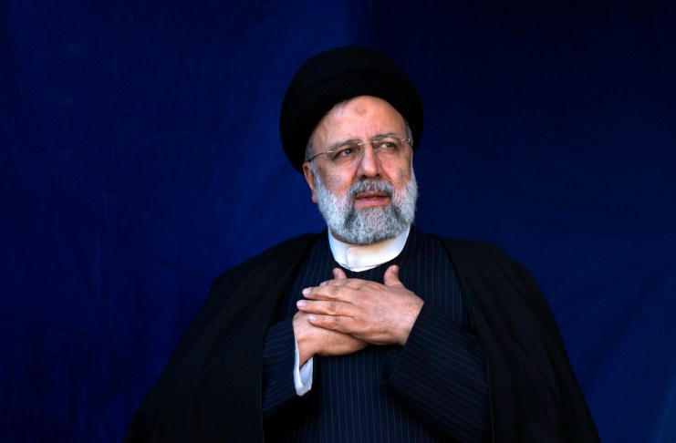 El presidente iraní Ebrahim Raisi en Kerman, a unos 820 kilómetros (510 millas) al sudeste de Teherán, Irán, el 5 de enero de 2024. (Foto AP /Vahid Salemi)
