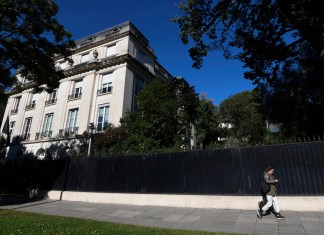 Embajada de España en el barrio de Palermo. (AP Foto/Gustavo Garello)