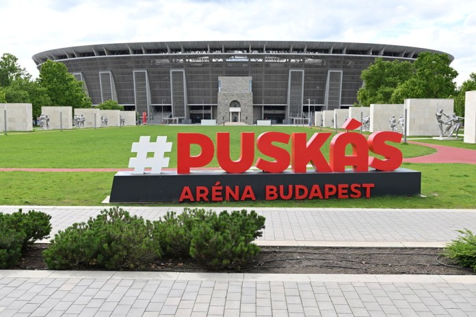 Una vista externa del Puskas Arena en Budapest, Hungría, el miércoles 22 de mayo de 2024 ergará el partido final de la Liga de Campeones de fútbol masculino en 2026. (Tibor Illyes/MTI vía AP)