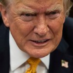 El expresidente Donald Trump aparece en el tribunal penal de Manhattan. (Yuki Iwamura/Pool Photo vía AP)