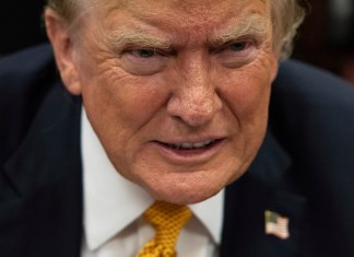 El expresidente Donald Trump aparece en el tribunal penal de Manhattan. (Yuki Iwamura/Pool Photo vía AP)