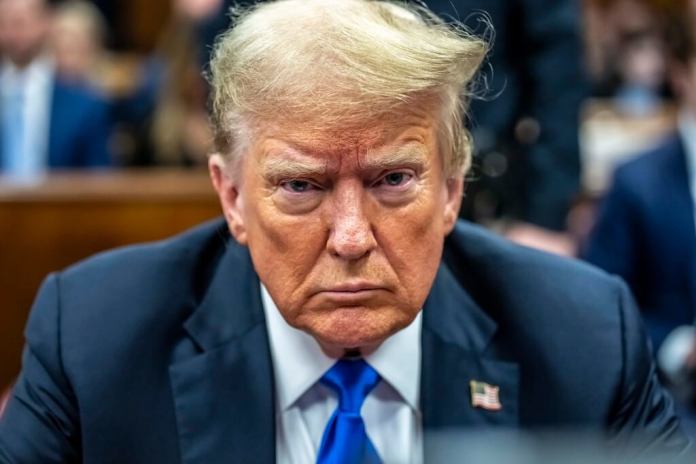 El expresidente Donald Trump en el tribunal de Manhattan. (Mark Peterson/Pool Photo vía AP)