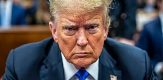 El expresidente Donald Trump en el tribunal de Manhattan. (Mark Peterson/Pool Photo vía AP)