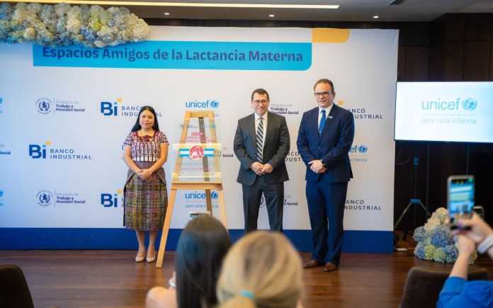 Según la entidad financiera, este reconocimiento fue otorgado por los esfuerzos en apoyar a las madres trabajadoras en beneficio de la niñez y las familias guatemaltecas.