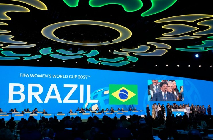 El presidente de la Confederación Brasileña de fútbol, Ednaldo Rodrigues, pronuncia un discurso luego que Brasil obtuviera la sede del Mundial femenino de 2027, el viernes 17 de mayo de 2024, en Bangkok. (AP Foto/Sakchai Lalit)