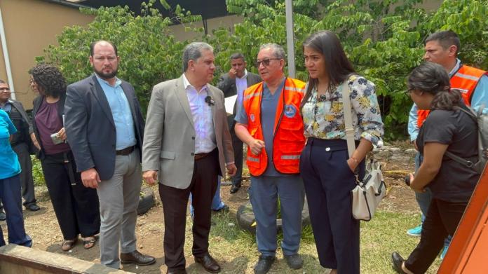 El ministro de Salud Pública, Oscar Cordón, se reunió con autoridades del Hospital General San Juan de Dios. 