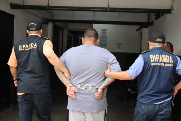 José Lemus Espinoza, supuesto integrante de la pandilla del Barrio 18, es detenido por la Policía Nacional Civil (PNC) por segunda ocasión. Foto: PNC