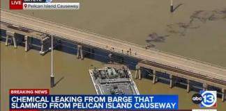 Una barcaza chocó contra el puente Pelican Island en Galveston, Texas, provocando el colapso del ferrocarril. Foto ABC13 Houston.