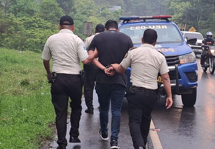Agentes de la Policía Nacional Civil (PNC) capturaron a Jesua 
