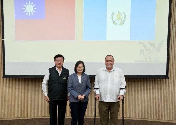 Giammattei durante su visita a la República de China en Taiwán en abril 2023. (Foto: Gobierno de Guatemala)