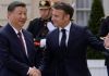 El presidente de Francia, Emmanuel Macron, a la derecha, recibe al presidente de Francia, Xi Jinping, antes de su reunión en el Palacio del Elíseo, el lunes 6 de mayo de 2024 en París. (AP Foto/Christophe Ena)
