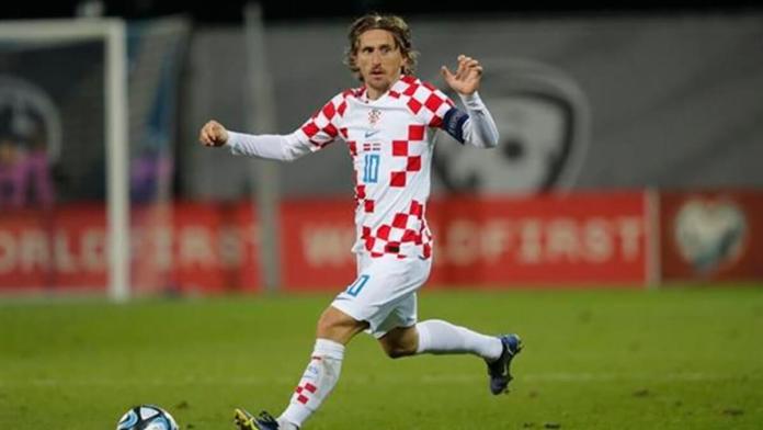 Imagen de archivo de Luka Modric con la selección de Croacia. EFE/EPA/TOMS KALNINS
