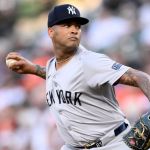 El abridor dominicano de los Yankees de Nueva York Luis Gil lanza en la segunda entrada del juego ante los Orioles de Baltimore el miércoles 1 de mayo del 2024. (AP Foto/Nick Wass)