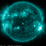 La llamarada es el destello brillante hacia la zona media superior del Sol. Foto: NASA/SDO.