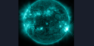 La llamarada es el destello brillante hacia la zona media superior del Sol. Foto: NASA/SDO.
