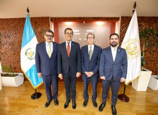 "Santiago Palomo junto a Scott Rembrandt y Jontahan Menkos evalúan sanciones y transparencia en el sistema financiero"