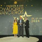 Jorge Mario Soto Balcárcel recibiendo el premio Platino en FINTECH AMERICAS