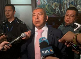 El jefe de la FECI, debatió con Castellanos de la Comisión Pesquisidora sobre su memoria.