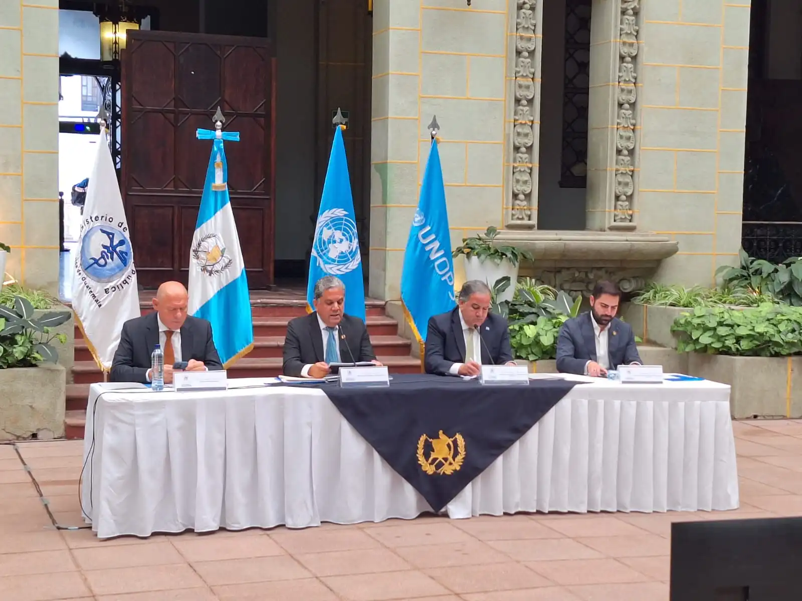 Autoridades de Salud dan detalles del convenido con UNOPS.