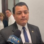 El subjefe de la bancada Todos, Byron Rodríguez, señala que Ubico fue invitado por otros integrantes de ese partido. Foto: Captura de pantalla