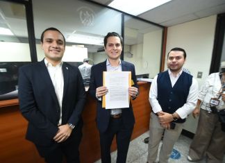 Los abogados Edgar Ortíz y Javier Urizar accionaron en contra del Pacto Colectivo de Magisterio.