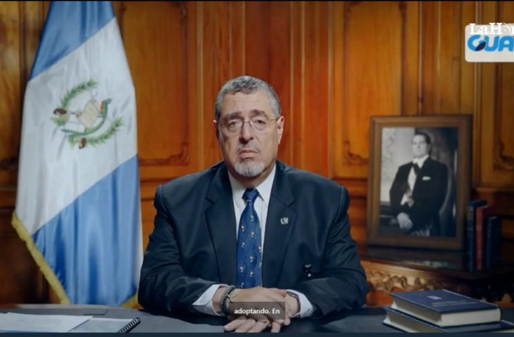 El presidente Bernardo Arévalo se dirigió a la población en cadena nacional. Foto: captura de pantalla transmisión Gobierno de Guatemala