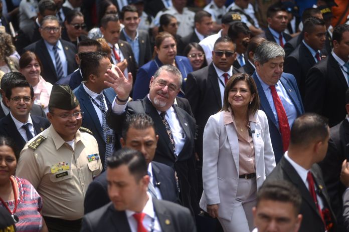 De izquierda a derecha: El ministro de la defensa, Henry Sáenz; el presidente, Bernardo Arévalo; la vicepresidenta, Karin Herrera y el ministro de gobernación, Francisco Jiménez. Foto: La Hora / Fabricio Alonzo.