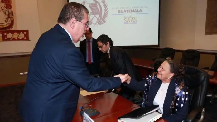 El presidente Bernardo Arévalo y la fiscal general María Consuelo Porras. Foto: Presidencia de Guatemala / La Hora.