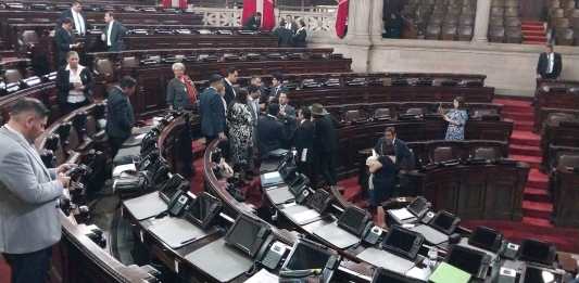 La mayoría de diputados no permanecieron en la Plenaria de este martes, donde se esperaba conocer la iniciativa de ley que envió el presidente, Bernardo Arévalo, para modificar la normativa del Ministerio Público. Foto: Fabricio Alonzo