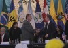 El presidente Bernardo Arévalo y el secretario de Estado de Estados Unidos, Anthony Blinke, se saludan al inicio de la Reunión Ministerial. Foto: La Hora / José Orozco.
