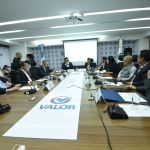 Los integrantes de la comisión de Economía discuten la conformación de la superintendencia de competencia y el comité de evaluación, lo cual llevó la mayor parte de la reunión. Foto: Fabricio Alonzo/La Hora