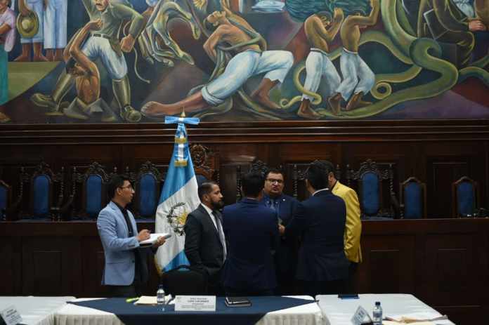 Los integrantes de la pesquisidora contra los magistratos titulares del TSE se reúnen previo a reprogramar las audiencias. Foto: Fabricio Alonzo/La Hora