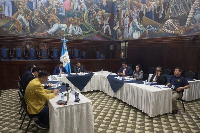 La comisión pesquisidora contra cinco magistrados titulares del TSE escucharon a los funcionarios electorales, excepto Mynor Franco. Foto: José Orozco