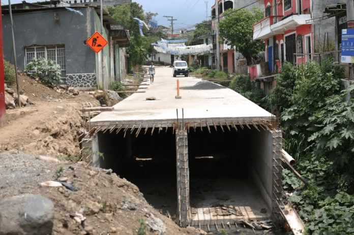 Esta calle en Palín, Escuintla, fue inaugurada, pero no se puede utilizar porque no ha sido terminada. (Foto: La Hora / Fabricio Alonzo.