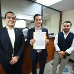 "El abogado Edgar Ortiz, presentó una acción de amparo que pretende eliminar secretividad del Pacto Colectivo", Foto: Fabricio Alonzo / La Hora.