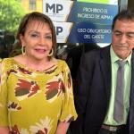 Jazmín de la Vega, exministra de Comunicaciones, junto a su defensa al salir de una citación que le fue hecha por la Fiscalía contra la Corrupción, paro una denuncia que fue presentada en su contra. Foto: Daniel Ramírez/La Hora