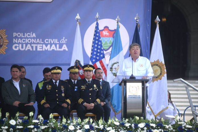 Más de 42 mil niños y adolescentes guatemaltecos forman parte de los programas de prevención de la violencia de la Policía Nacional Civil (PNC), dijo el ministro de Gobernación, Francisco Jiménez. Foto: Fabricio Alonzo/La Hora