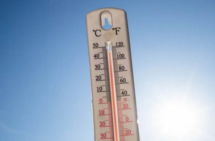 El Ministerio de Salud emitió recomendaciones para evitar agotamiento o golpes de calor por las elevadas temperaturas. Foto: Melis82/Envato