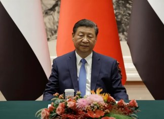 El presidente chino, Xi Jinping, asiste a una ceremonia de firma con el Presidente egipcio, Abdel Fattah al-Sisi en el Gran Salón del Pueblo en Beijing, China, 29 de mayo de 2024. (Egipto )