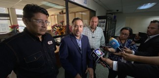 Por las presuntas anomalías encontradas en el programa Cocinas Dignas y en la construcción de los pasos a desnivel en la capital, diputados de la bancada VOS presentaron una denuncia en Tribunales. Foto: José Orozco/La Hora