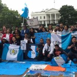 Una manifestación pacífica frente a la Casa Blanca, en la cual la comunidad migrante pidió el TPS para el país. Foto: Red Migrante Guatemalteca.