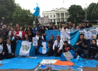 Una manifestación pacífica frente a la Casa Blanca, en la cual la comunidad migrante pidió el TPS para el país. Foto: Red Migrante Guatemalteca.