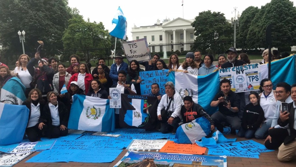 Una manifestación pacífica frente a la Casa Blanca, en la cual la comunidad migrante pidió el TPS para el país. Foto: Red Migrante Guatemalteca.