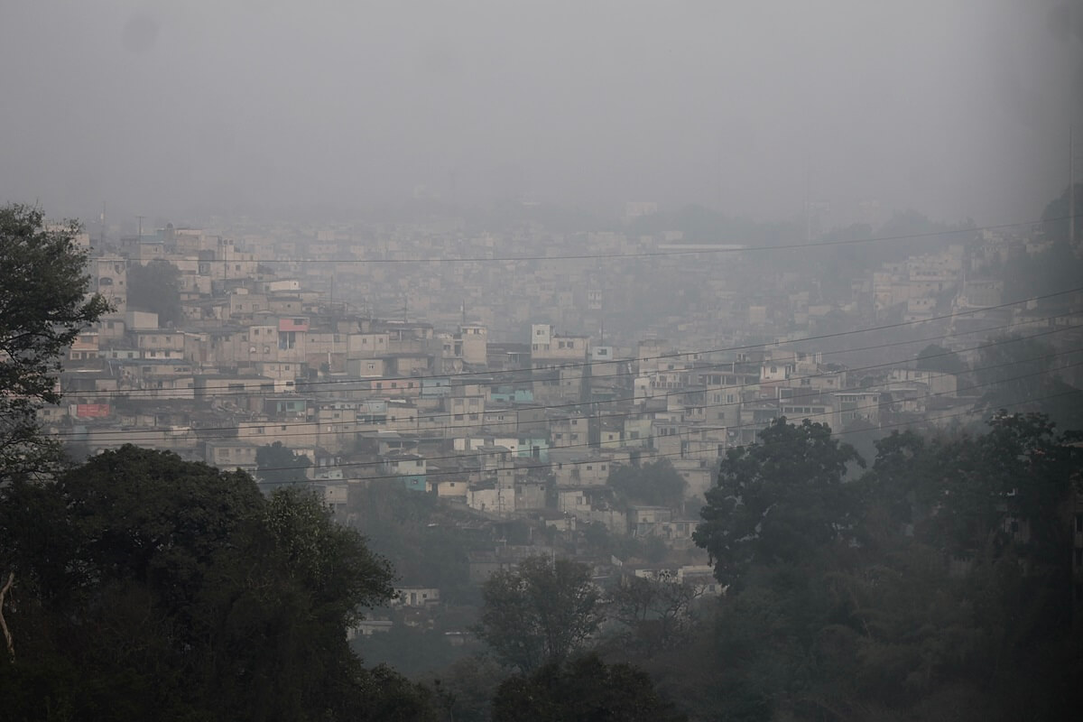 La calidad del aire en la capital es "extremadamente mala", según el Instituto Nacional de Sismología, Vulcanología, Meteorología e Hidrología (Insivumeh). Foto: José Orozco