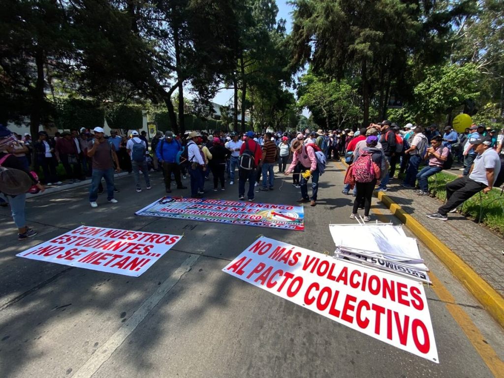 El sindicato de maestros se prepara para manifestarse y pide "no más violaciones al pacto colectivo". Foto La Hora / José Orozco