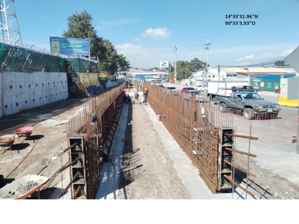 Trabajos en el paso a desnivel de la 53 calle de la Avenida Petapa, que está paralizado. Foto: SNIP.