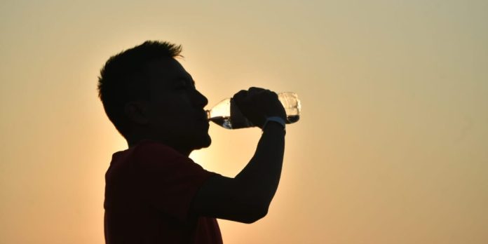 Autoridades recomiendan a la población mantenerse hidratada, para evitar problemas por el calor extremo. Foto: Archivo AGN