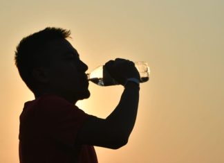 Autoridades recomiendan a la población mantenerse hidratada, para evitar problemas por el calor extremo. Foto: Archivo AGN