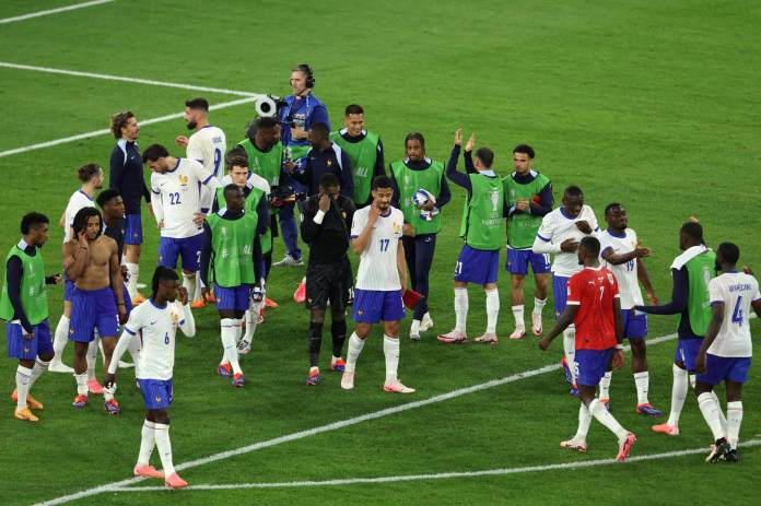 Los jugadores de Francia celebran la victoria en el partido de fútbol del grupo D de la UEFA EURO 2024 entre Austria y Fran